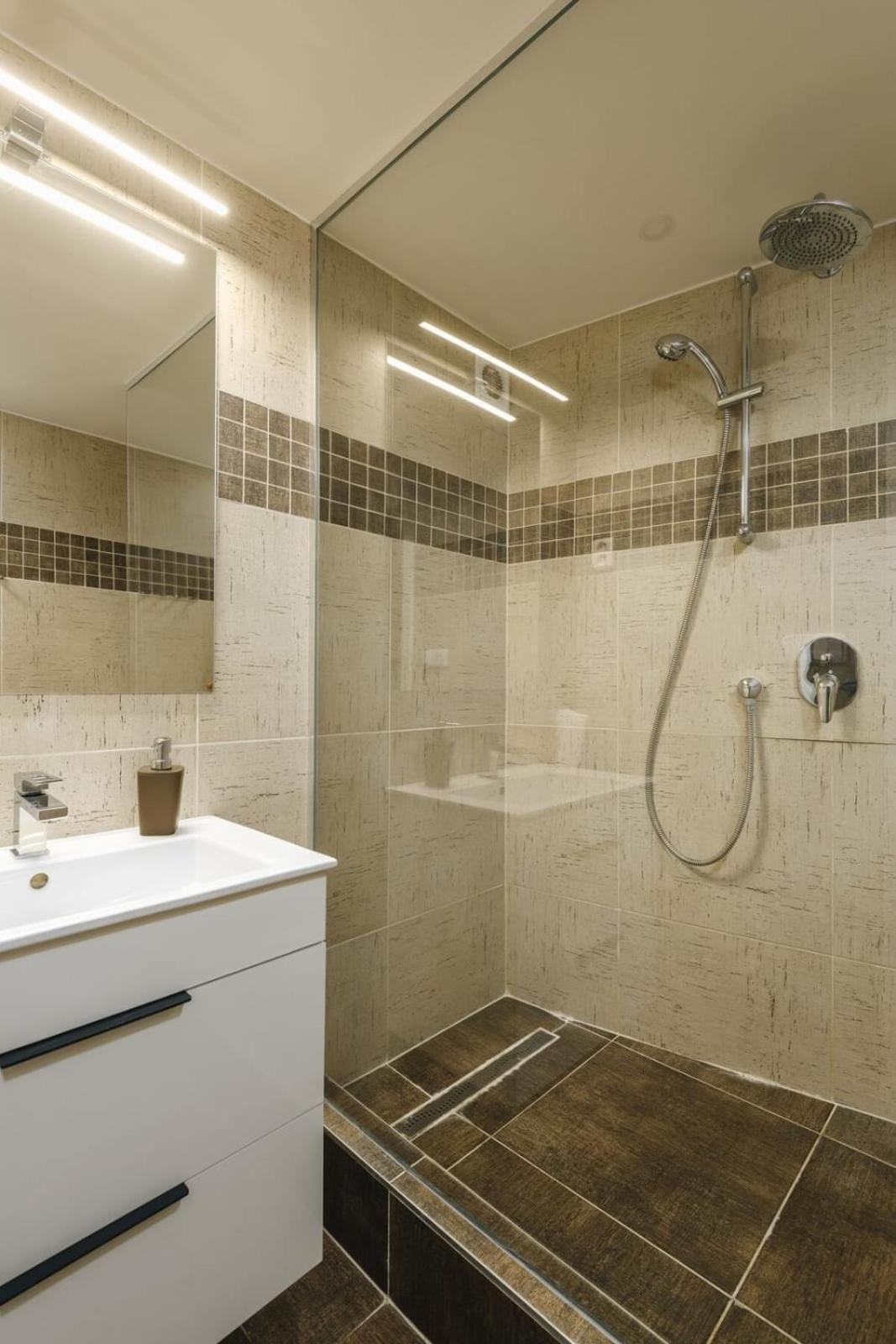 Cozy & Comfortable Apt Walking Anywhere You Want Sen Prague Ngoại thất bức ảnh